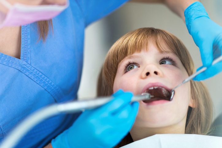 Rechtzeitig vor dem ersten Zahnarztbesuch das Gebiss versichern